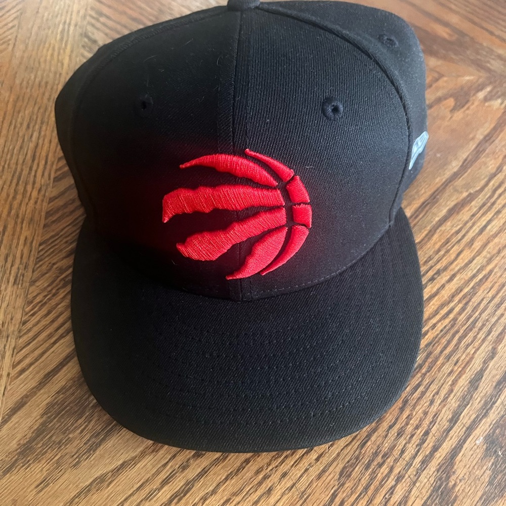 Toronto Raptors Fitted Cap with Logo